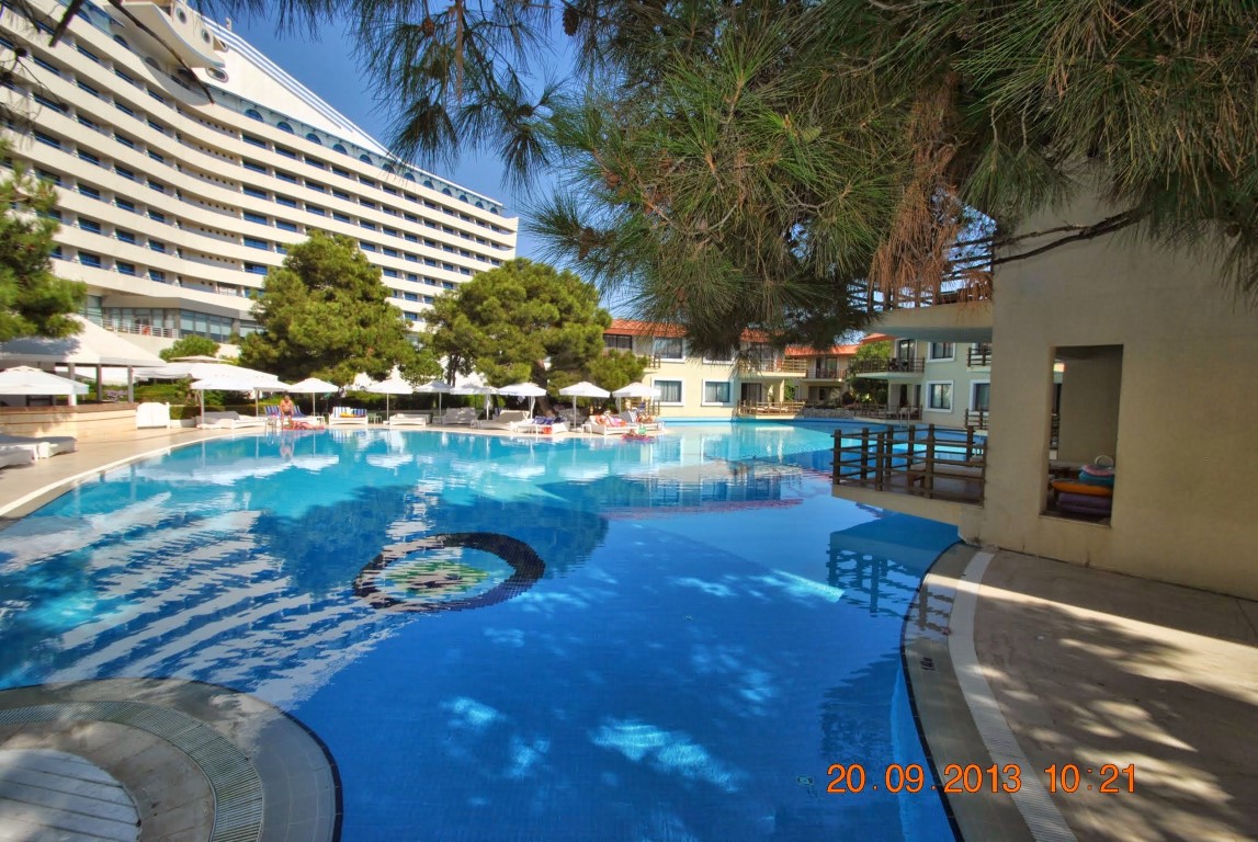 imagini hotel TITANIC LARA